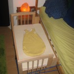 Alles beisammen: Bett, Baby, und....